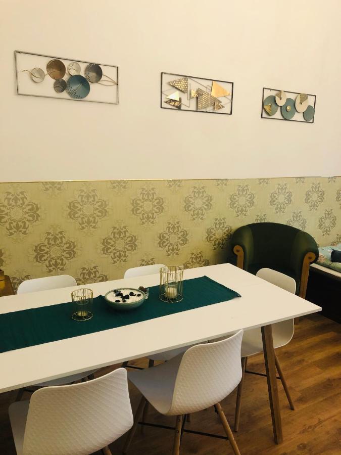 Modern Classic On Kiraly ブダペスト エクステリア 写真
